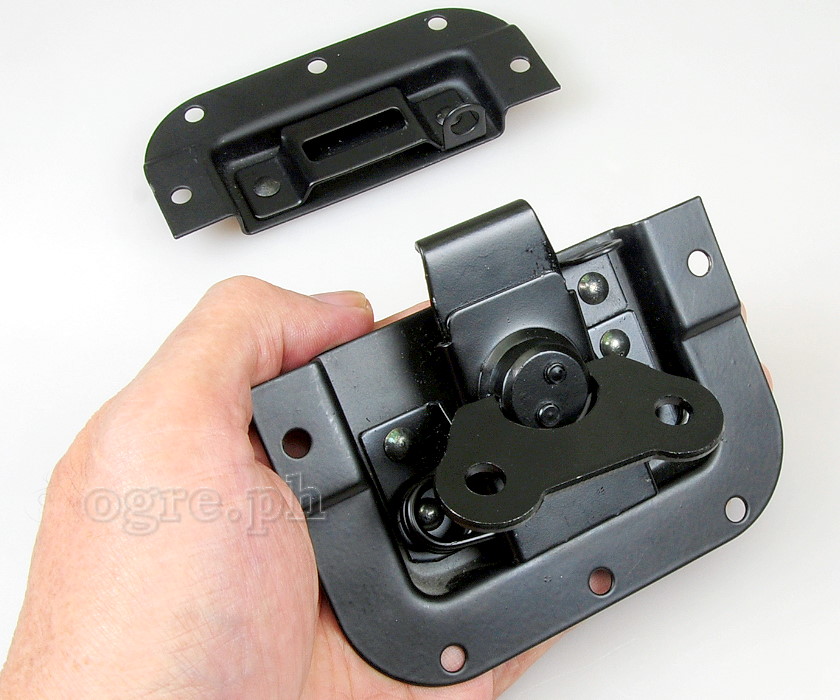 BL02E-LB Flight Case Medium Butterfly Latch, w/ Offset w/ Padlock Hook, 105 x 112mm Black