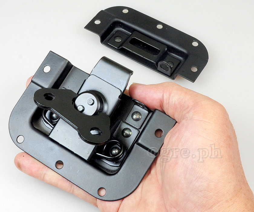 BL02E-LB Flight Case Medium Butterfly Latch, w/ Offset w/ Padlock Hook, 105 x 112mm Black
