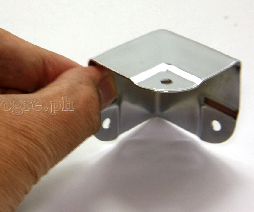 FN04 Flight Case Small Flat Corner w/ Offset, 3 holes 40 x 40 mm, Chrome, Set of 4