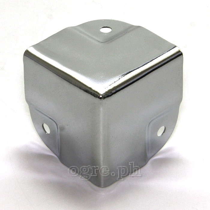 FN04 Flight Case Small Flat Corner w/ Offset, 3 holes 40 x 40 mm, Chrome, Set of 4