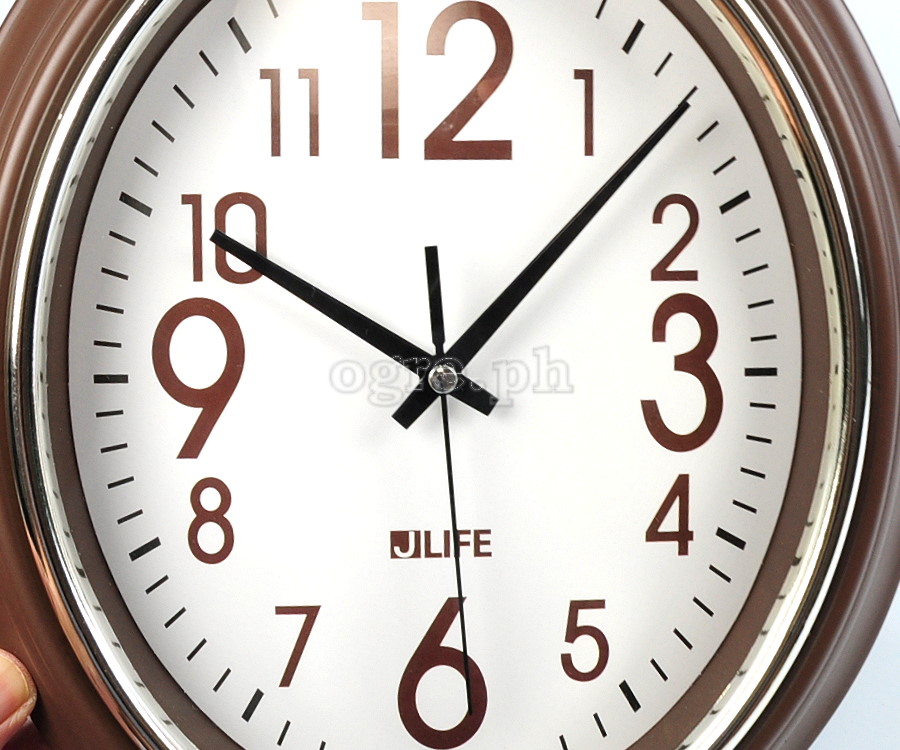 6752BN-JL 10-inch Sweep Movement Oval Wall Clock