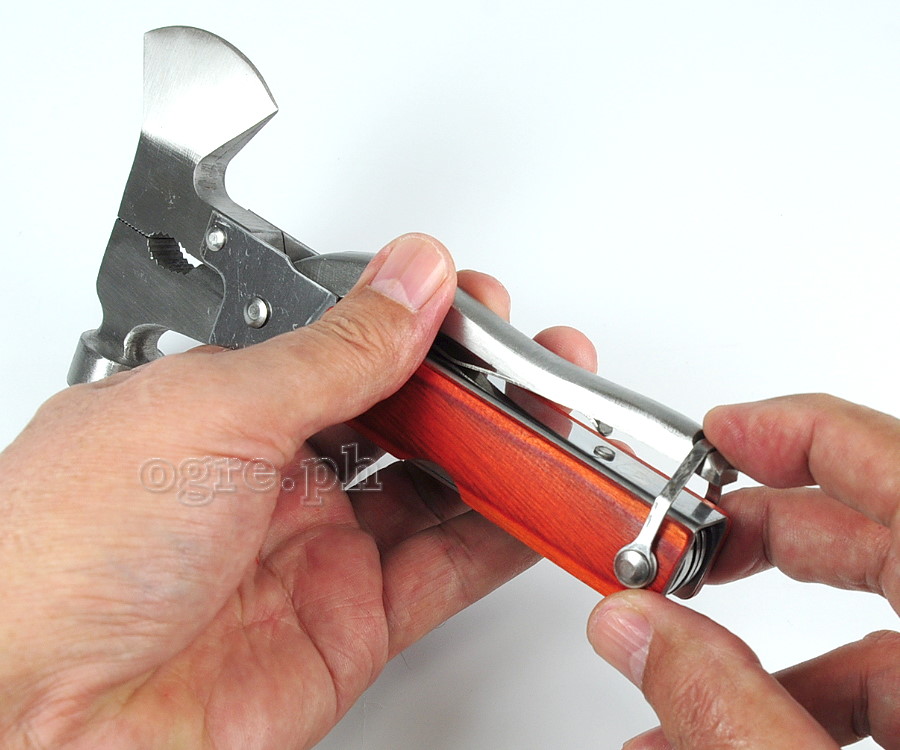 18N711 Multi-function 14-pcs Folding Tools Survival Kit
