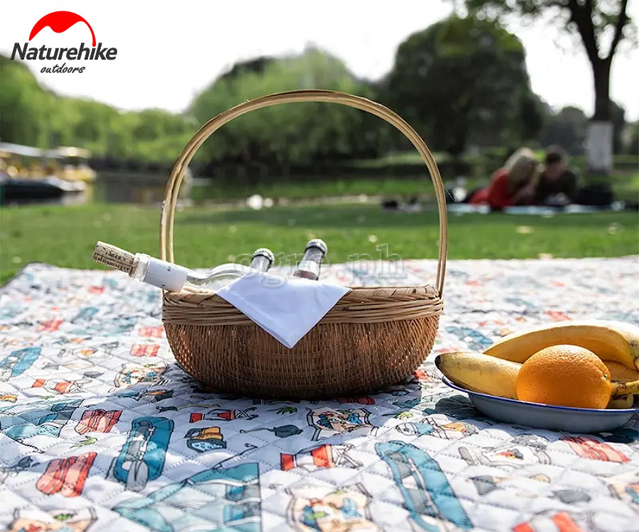 NH19D024-Z Water-Resistant Outdoor Camping / Picnic Mat ~ Medium 145cm (4.7ft) x 200cm (6.5ft)
