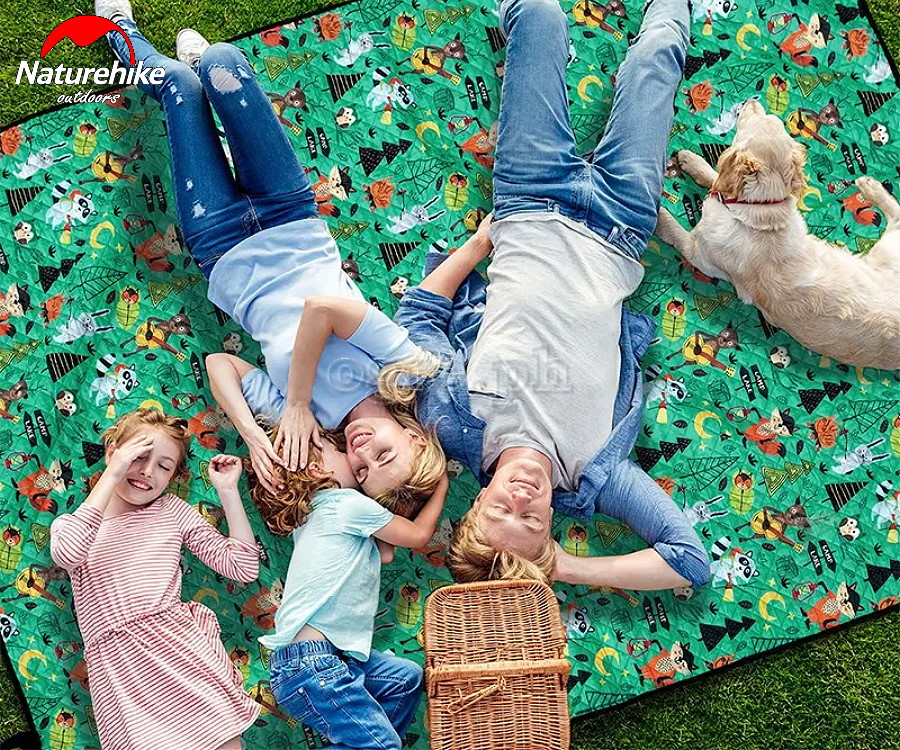 NH19D024-Z Water-Resistant Outdoor Camping / Picnic Mat ~ Medium 145cm (4.7ft) x 200cm (6.5ft)
