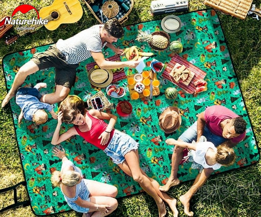 NH19D024-Z Water-Resistant Outdoor Camping / Picnic Mat ~ Medium 145cm (4.7ft) x 200cm (6.5ft)