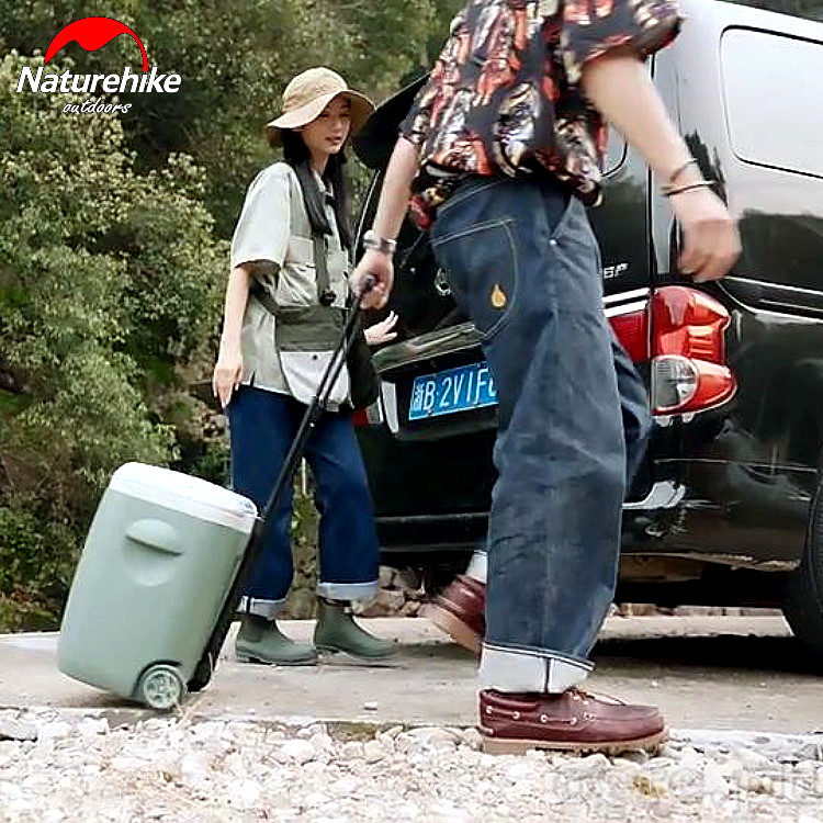 NH20SJ021-28LT 28-Liters Insulated Ice Chest / Cooler Box with Wheels