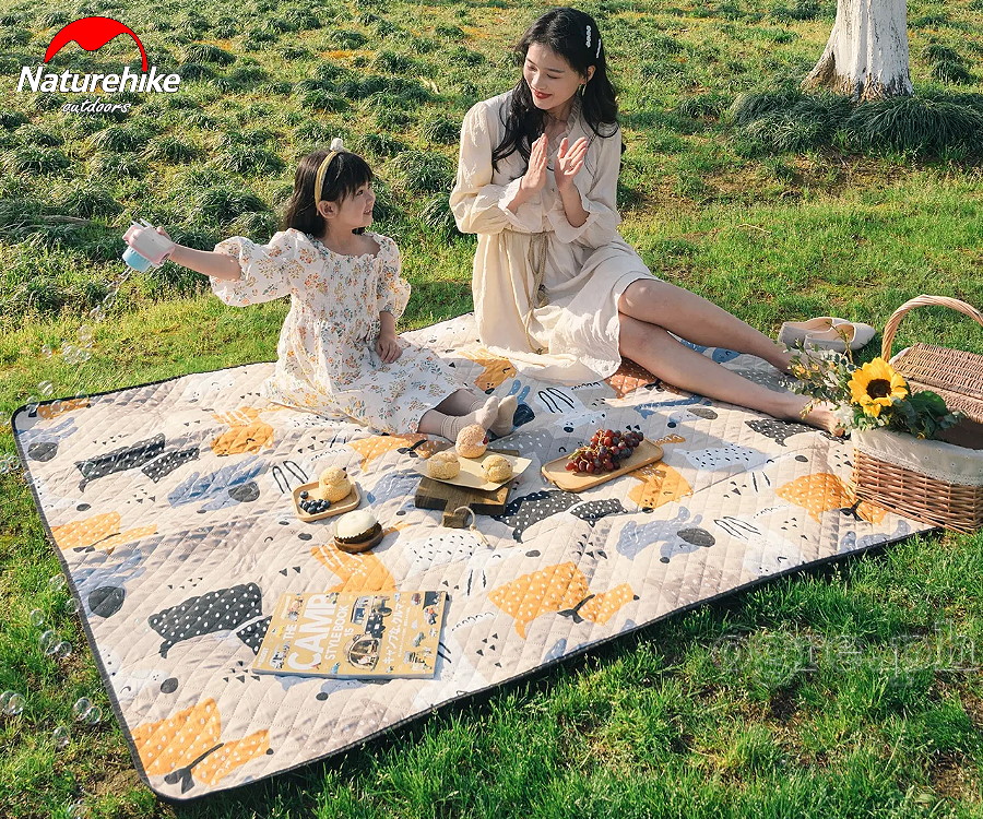 NH21FCD01 Water-Resistant Outdoor Camping / Picnic Mat ~ Large 210cm (6.8ft) x 240cm (7.8ft)