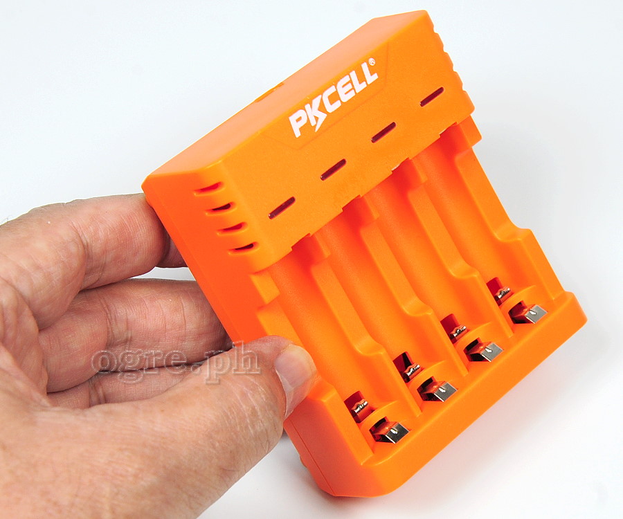 8146 PK- USB Fast Charger for Ni-MH/Ni-Cd AA/AAA Rechargeable Batteries
