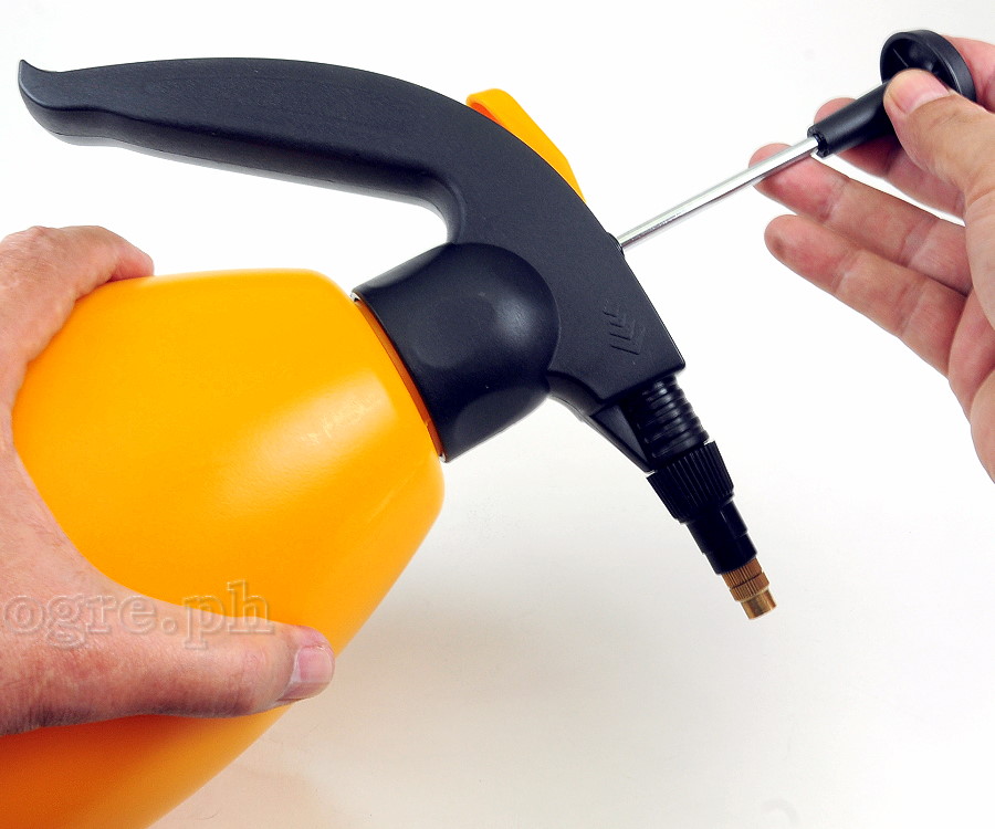 57281 2-Liter Portable Handheld Compression Sprayer