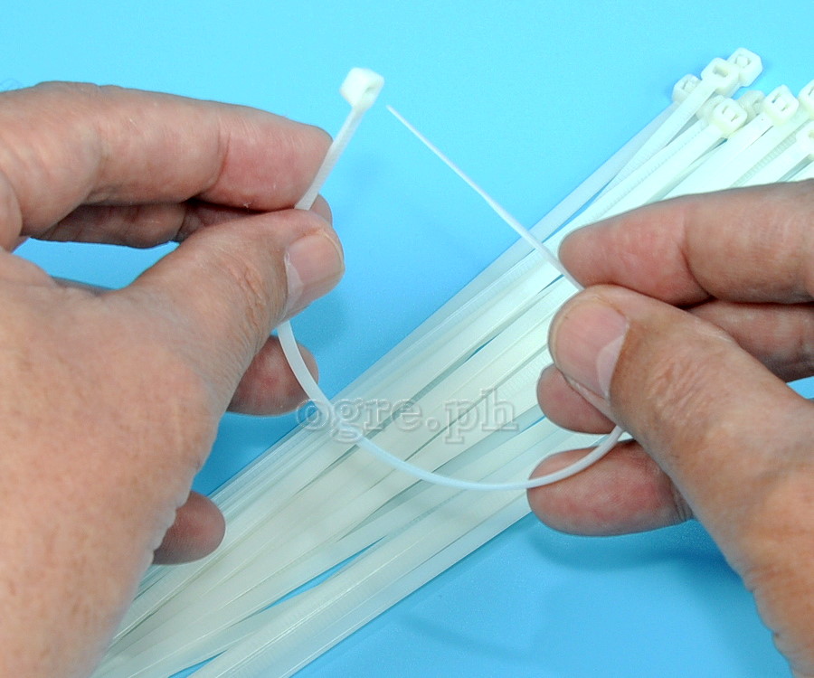 THTCT3001 Pack of 100pcs Cable Ties 4.8 x 300mm